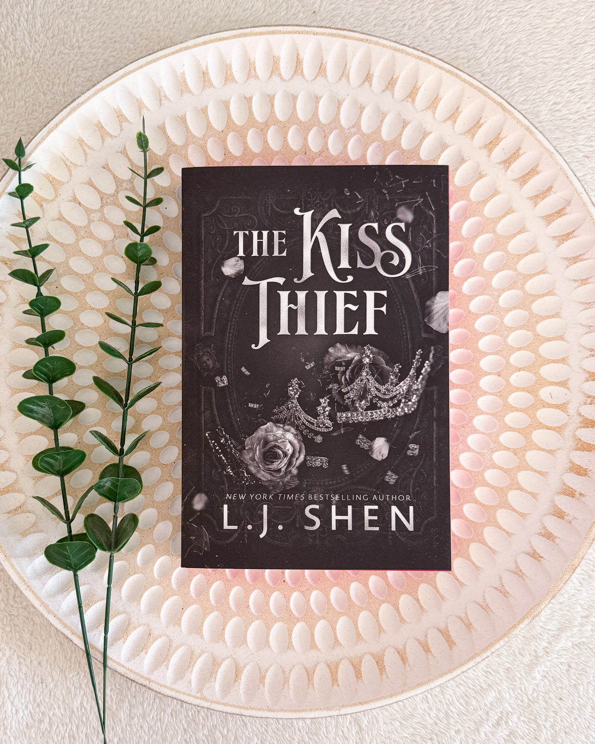 The Kiss Thief (Deluxe Edition) by L J Shen