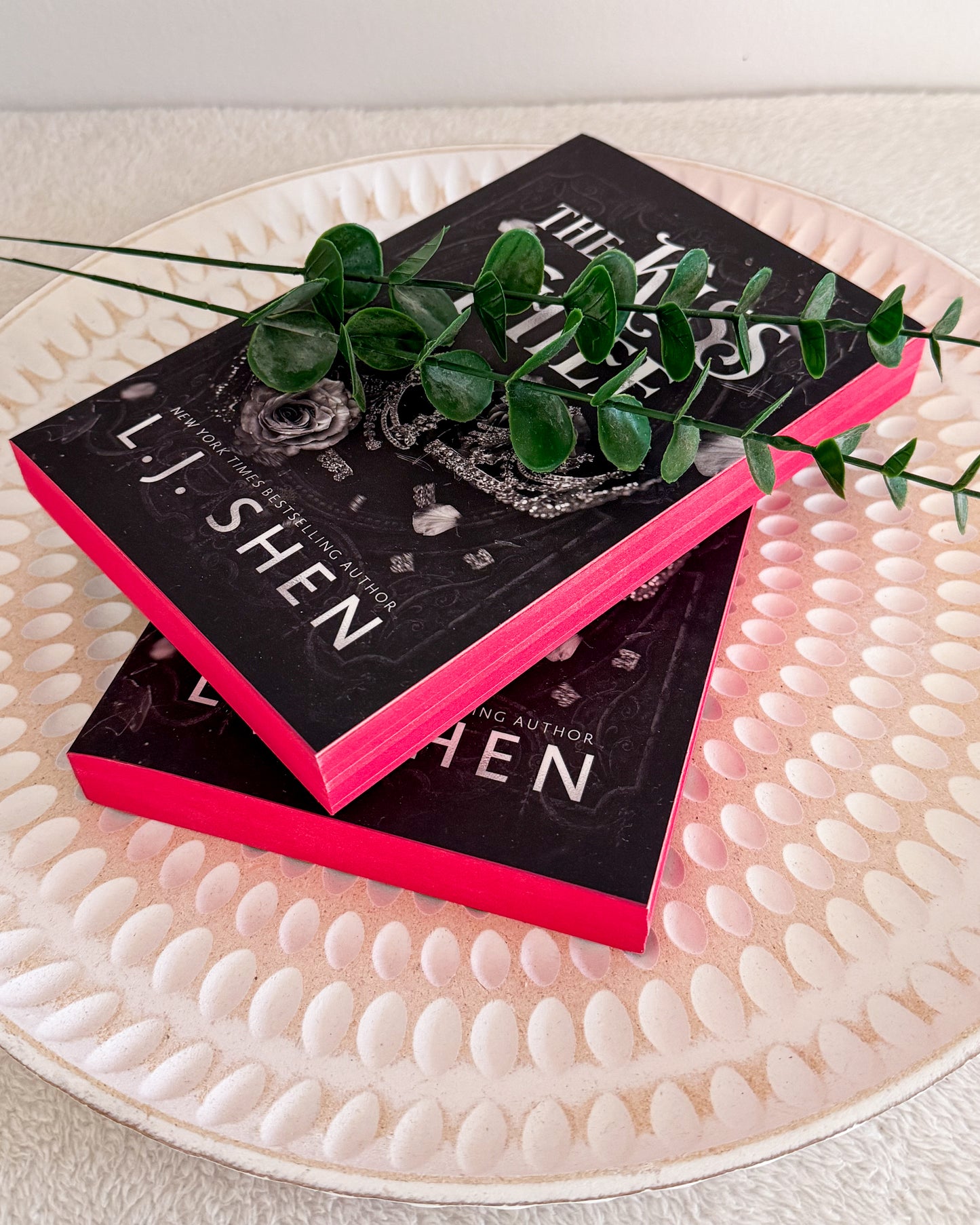 The Kiss Thief (Deluxe Edition) by L J Shen